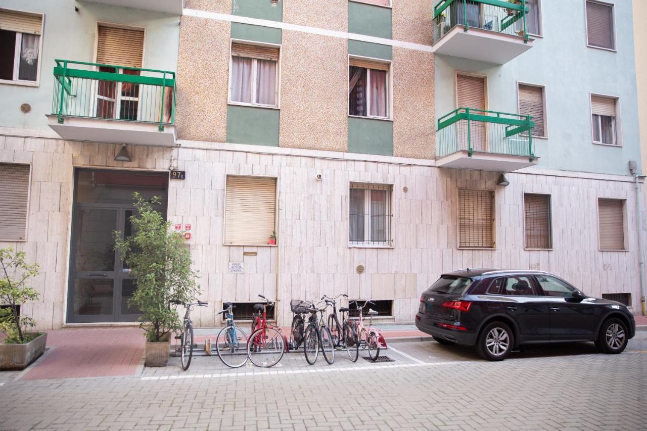 Sweet House Navigli Apartment มิลาน ภายนอก รูปภาพ