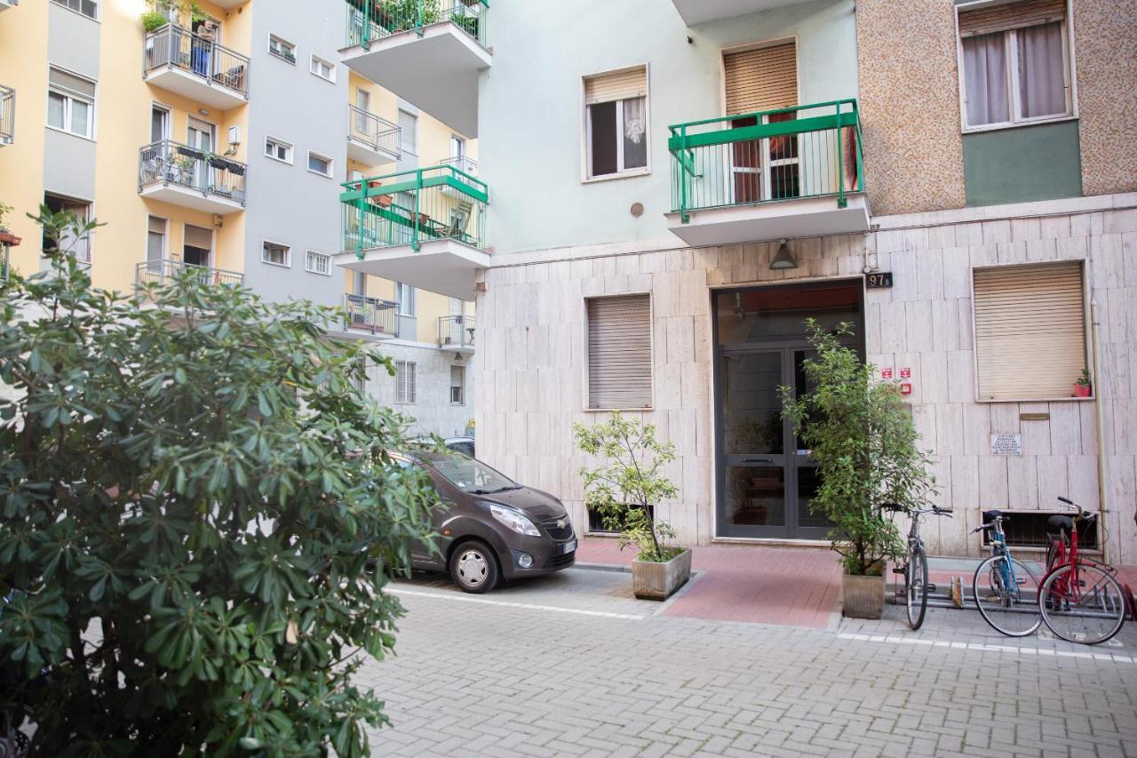 Sweet House Navigli Apartment มิลาน ภายนอก รูปภาพ